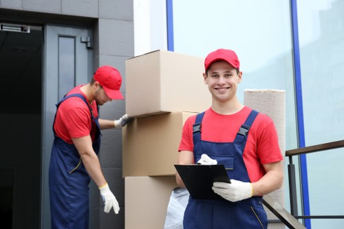 Local moving van serving student and household relocations in Roehampton