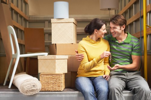 Local moving van supporting flats and houses in Roehampton